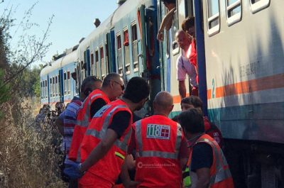 Frontale tra due treni a Galugnano: a bordo 80 passeggeri, circa una trentina i feriti - Corriere Salentino