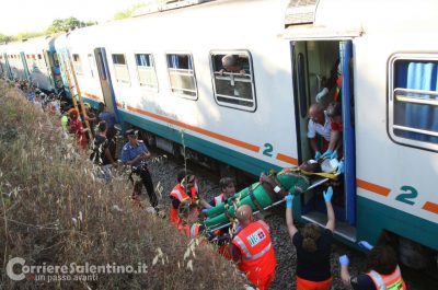 Frontale tra due treni a Galugnano: a bordo 80 passeggeri, circa una trentina i feriti - Corriere Salentino