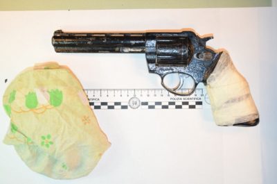 Gambizza il "rivale in amore" e si rende irreperibile per giorni: si costituisce il pistolero di Cavallino - Corriere Salentino