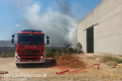 Vasto incendio nell'ex azienda di sottaceti, paura in mattinata nella zona industriale di Presicce - Corriere Salentino