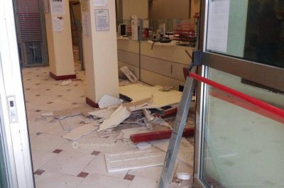 Bancomat in aria con l'acetilene, ma l'esplosione brucia parte del bottino - Corriere Salentino