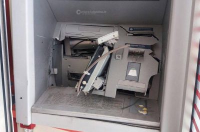 Bancomat in aria con l'acetilene, ma l'esplosione brucia parte del bottino - Corriere Salentino
