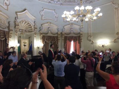 Il giorno sognato per anni: la proclamazione di Carlo Salvemini sindaco. Adesso si comincia a pensare ai numeri e alla possibilità di fare breccia nel fronte opposto - Corriere Salentino