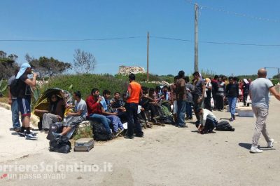 Sbarcano dallo yacht nel Capo di Leuca: rintracciati 78 migranti, bloccati i presunti scafisti - Corriere Salentino