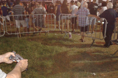 Festa, ma non per tutti. Disabili rinchiusi in "gabbia" e su pedane fatte di balle di fieno - Corriere Salentino