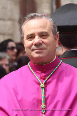 "Il sorriso e la mitezza": in un libro le testimonianze su monsignor Gino Martella - Corriere Salentino