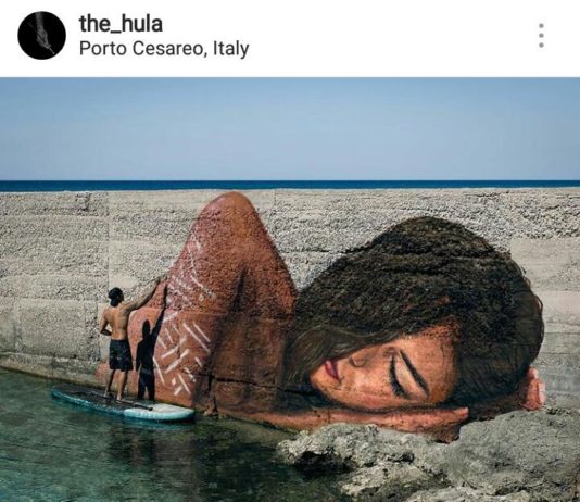 Punta Prosciutto, sul mare la donna distesa di Hula