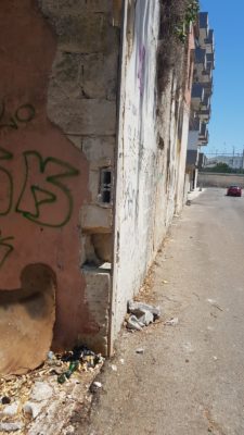 Lo scempio di Via Brunelleschi, proteste dei residenti per il pericoloso degrado di Villa Massari - Corriere Salentino