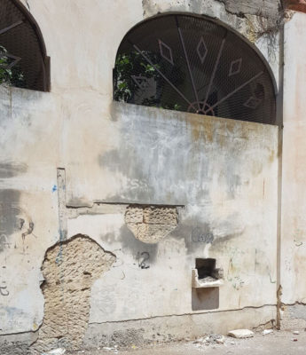 Lo scempio di Via Brunelleschi, proteste dei residenti per il pericoloso degrado di Villa Massari - Corriere Salentino