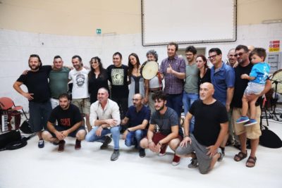 Notte della Taranta, la prova del maestro concertatore Gualazzi: c'è anche il chitarrista di Bowie - Corriere Salentino