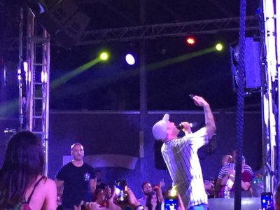 Fabri Fibra al Praya di Gallipoli, il gioco del "politicamente scorretto" che però sbanca in radio - Corriere Salentino