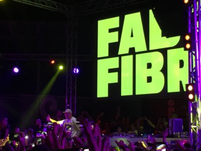 Fabri Fibra al Praya di Gallipoli, il gioco del "politicamente scorretto" che però sbanca in radio - Corriere Salentino