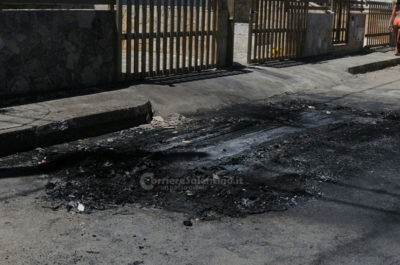 Misterioso incendio nella marina, monovolume distrutta dalle fiamme - Corriere Salentino