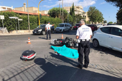 Schianto fatale in città tra moto ed auto, nulla da fare per un 40enne leccese - Corriere Salentino