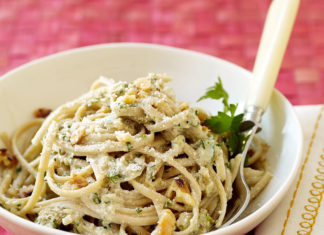La ricetta del giorno: Linguine con crema di noci e salsiccia