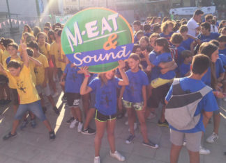 Seicento ragazzi di tutte le età si abbracciano a Lecce, è partito così il M-Eat and Sound di Leverano