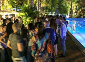 Il martedì all’Outline, musica live da cantare e ballare a bordo piscina