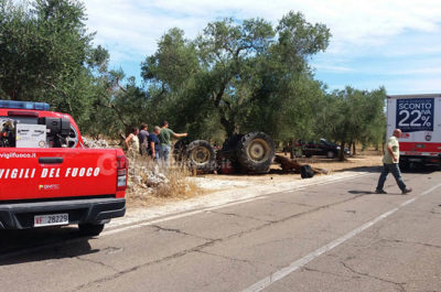 Il trattore si ribalta e lo schiaccia dopo lo scontro contro un furgone: giovane muore in ospedale - Corriere Salentino