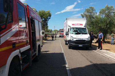 Il trattore si ribalta e lo schiaccia dopo lo scontro contro un furgone: giovane muore in ospedale - Corriere Salentino
