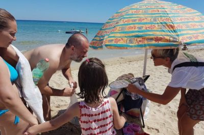 Educazione ambientale anche in spiaggia: Monteco raggiunge i bagnanti - Corriere Salentino