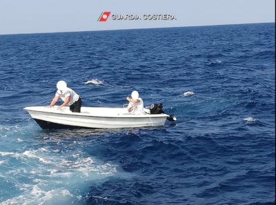 Natante in difficoltà nei pressi di Sant'Isidoro: tempestivo l'intervento della Capitaneria di Porto - Corriere Salentino