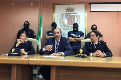 Bomba con timer contro libreria "di destra", fermato un anarchico anche nel Salento: era a Roca - Corriere Salentino