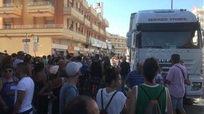 Gallipoli, le immagini del "Salento pride": presenti il sindaco Minerva e l'assessore leccese Miglietta - Corriere Salentino