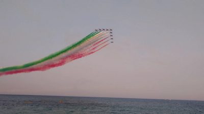 Circa 25 mila spettatori a San Cataldo per le Frecce Tricolori. A Gallipoli polemiche per aver perso la manifestazione - Corriere Salentino