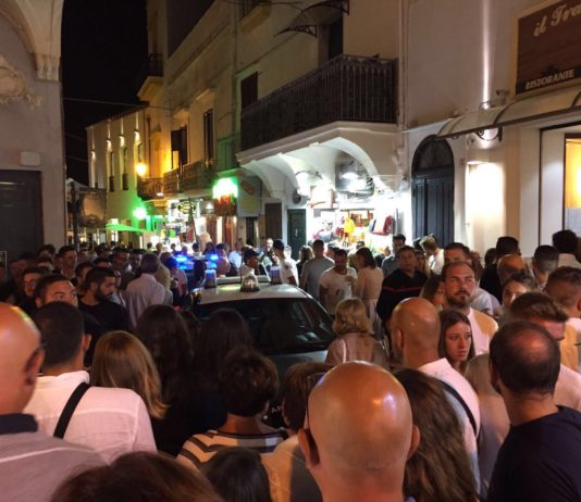 Panico a Gallipoli, un litigio col cameriere si trasforma in rissa con feriti. Nessuno sporge regolare denuncia