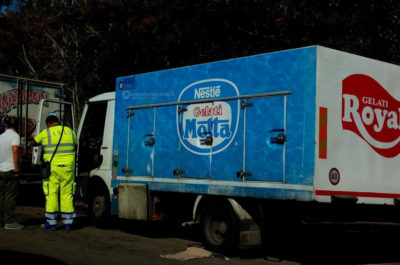 Paura sulla 101: furgone prende fuoco, un altro lo tampona. Un ferito in ospedale - Corriere Salentino