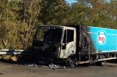 Paura sulla 101: furgone prende fuoco, un altro lo tampona. Un ferito in ospedale - Corriere Salentino