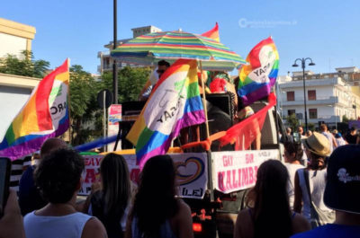 I colori e le differenze rendono possibile la realtà: il Salento Pride si fa spazio sul lungomare di Gallipoli - Corriere Salentino