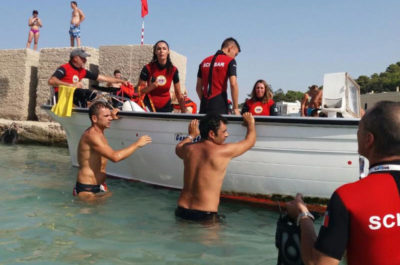 Bagnini a quattro zampe: i cani da soccorso salvano anche un bimbo di 10 anni - Corriere Salentino