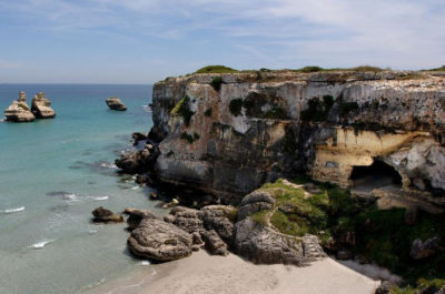 Sporcizia e incuria, ripulita la Grotta di San Cristoforo a Torre dell’Orso - Corriere Salentino