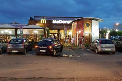 Rapina e inseguimento: terrore e paura nel McDonald's, banditi in fuga - Corriere Salentino