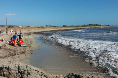 Giovane coppia di turisti in balìa delle onde a Torre Mozza: lei si salva, lui muore - Corriere Salentino