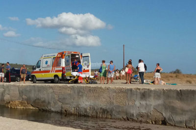Giovane coppia di turisti in balìa delle onde a Torre Mozza: lei si salva, lui muore - Corriere Salentino