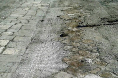 Polemiche sul rifacimento del manto stradale nel centro storico. Gatto: “Bloccati i lavori. Salvo il basolato” - Corriere Salentino