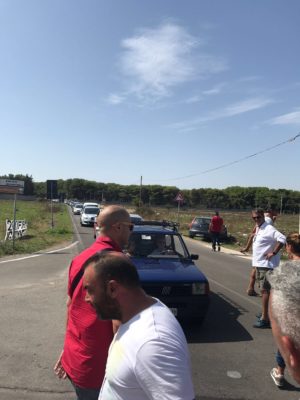 La protesta sull'incrocio della morte: "Provincia e Comune intervengano subito" - Corriere Salentino