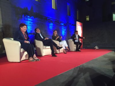 Renzi su Tap: "È pieno di tubi: importante la politica energetica". L'ex premier si difende con l'ironia e punzecchia D'Alema - Corriere Salentino