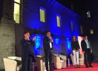 Renzi su Tap: “È pieno di tubi: importante la politica energetica”. L’ex premier si difende con l’ironia e punzecchia D’Alema