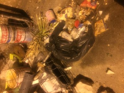 L'emergenza in via Adua continua: rifiuti, un pericoloso tombino aperto e cantiere infinito - Corriere Salentino