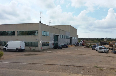 "Volo" fatale da otto metri mentre lavora su un capannone, muore sul colpo un 36enne - Corriere Salentino