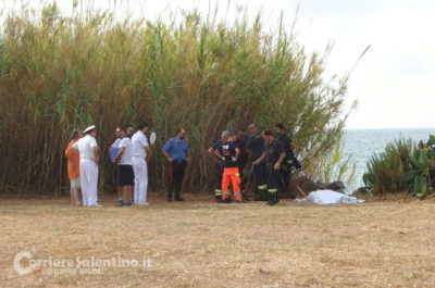 Macabra scoperta all'alba, tra gli scogli spunta il cadavere di un’anziana - Corriere Salentino