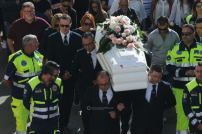 "Cercavi l'amore, hai trovato la morte e ora Dio ti ha ridato la vita", l'ultimo saluto a Noemi nelle parole del vescovo Angiuli - Corriere Salentino