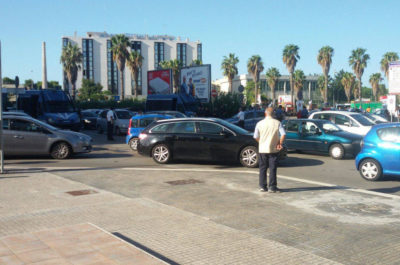 Stremati e arrabbiati, la protesta sulla strada degli olivicoltori salentini. In Prefettura l'assessore regionale Di Gioia promette fondi e ascolto - Corriere Salentino