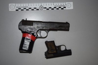 In camera da letto spuntano due pistole cariche e pronte all'uso: arrestato 39enne - Corriere Salentino