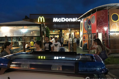 Rapina e inseguimento: terrore e paura nel McDonald's, banditi in fuga - Corriere Salentino