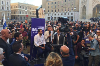 Applausi, folla e contestazioni per Salvini: "Mai con Alfano, con Fitto dialogo sui problemi. Un unico partito con il sud per politiche diverse" - Corriere Salentino