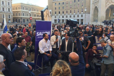 Applausi, folla e contestazioni per Salvini: "Mai con Alfano, con Fitto dialogo sui problemi. Un unico partito con il sud per politiche diverse" - Corriere Salentino